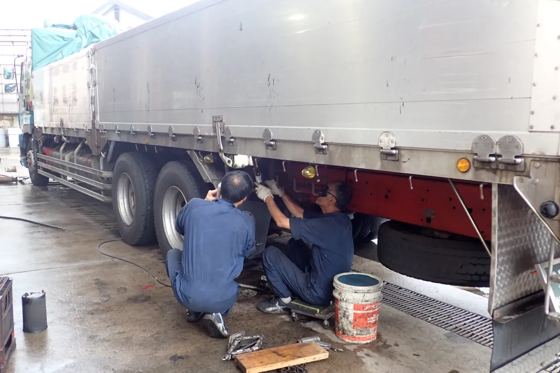 大田トラック事業協同組合_本組合_整備風景