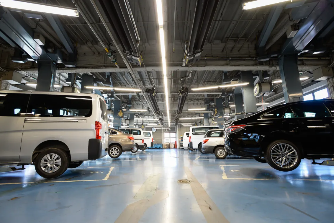 工場二階　車用エレベータにて二階や屋上へ移動します。