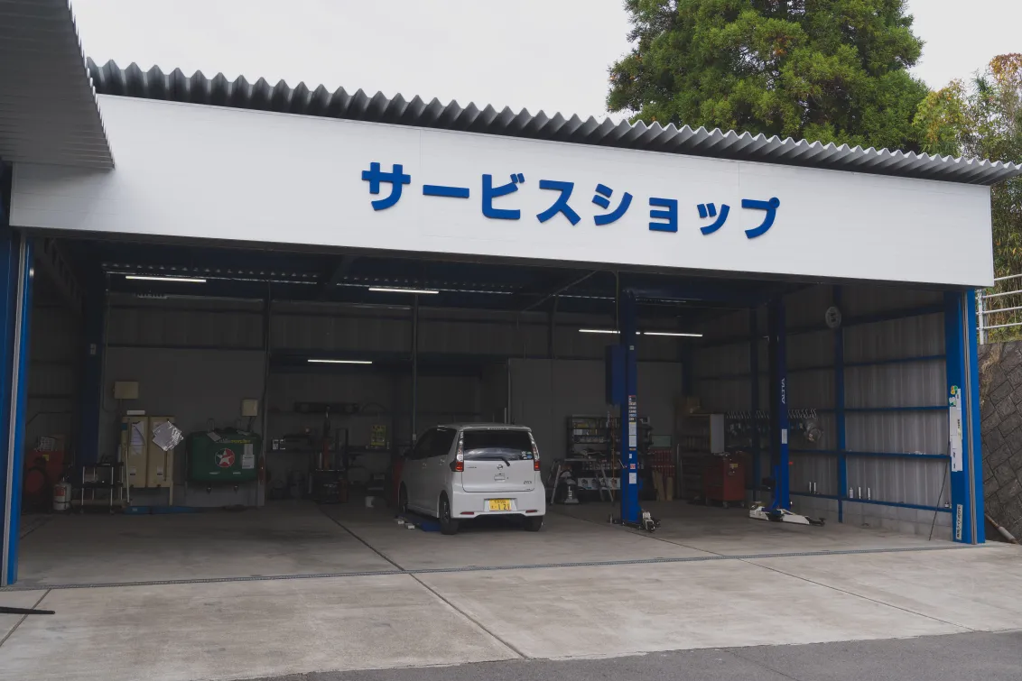 有限会社エイ・ワン・モーター販売_工場外観