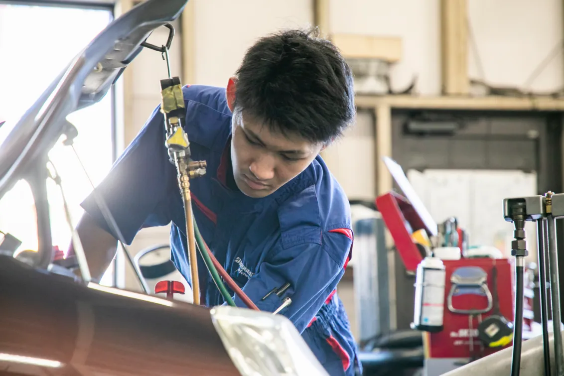 株式会社ウイングス_ウイングス東長崎店_整備の様子