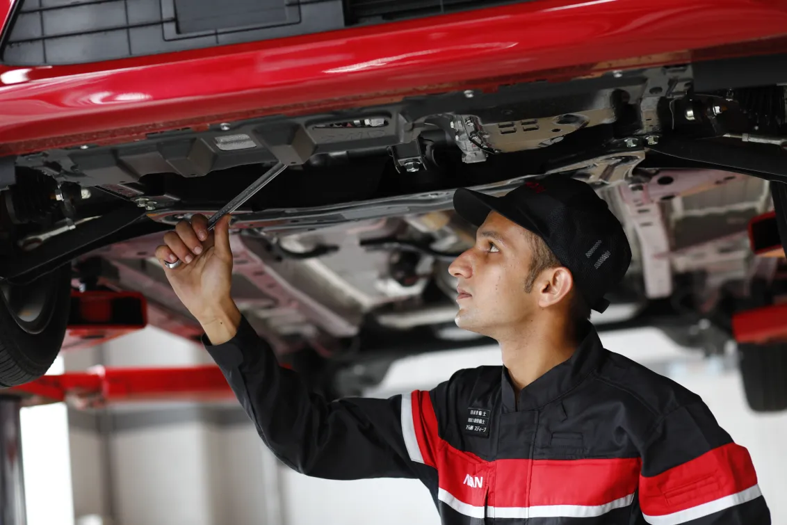 神奈川日産自動車株式会社_作業風景2