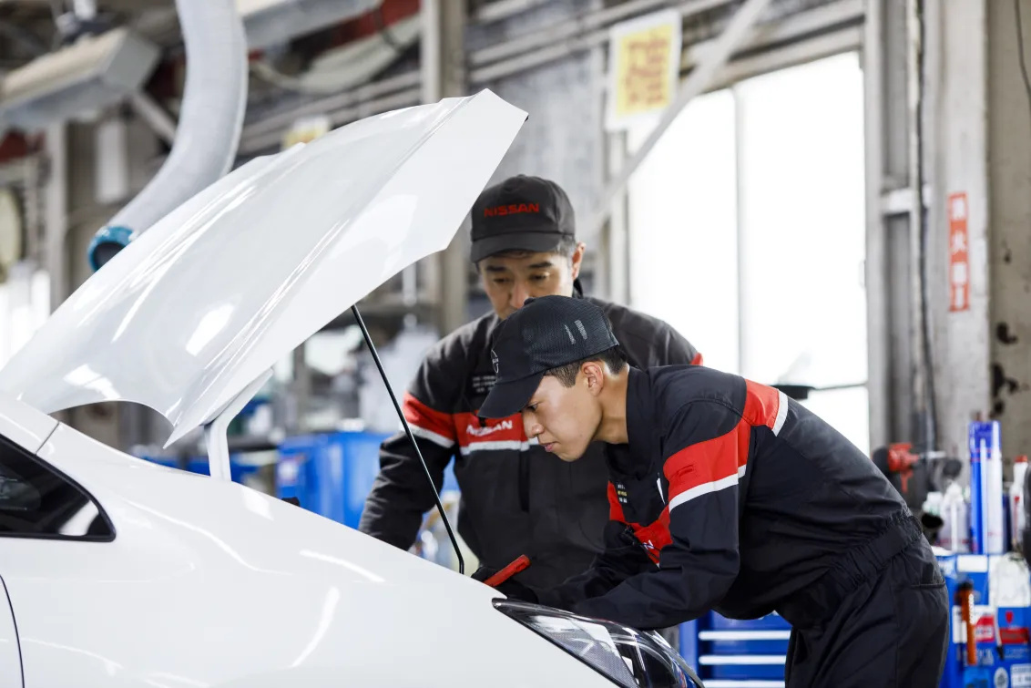 神奈川日産自動車株式会社_作業風景