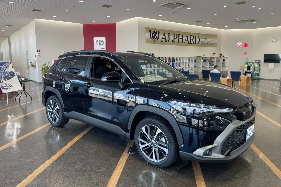 岐阜トヨタ自動車株式会社_茜部店_店舗内装