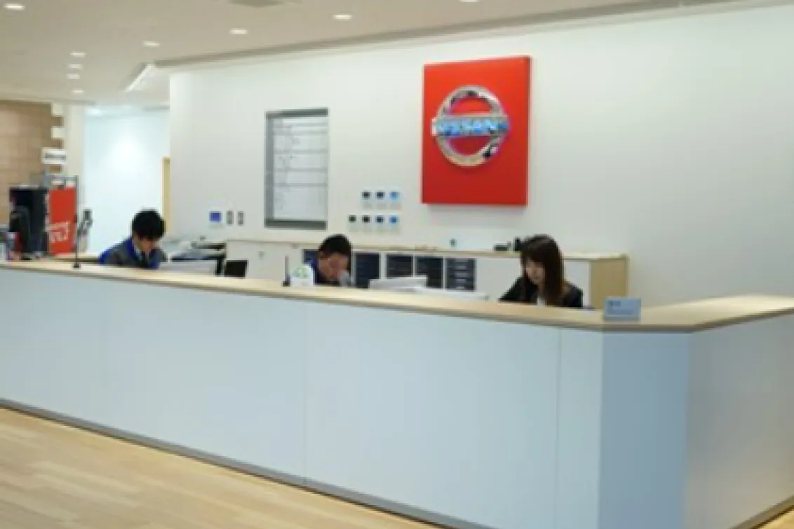 羽後日産モーター_秋田店_店舗内装2