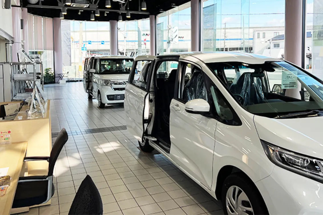 ホンダカーズ尼崎_近松店_店舗内装