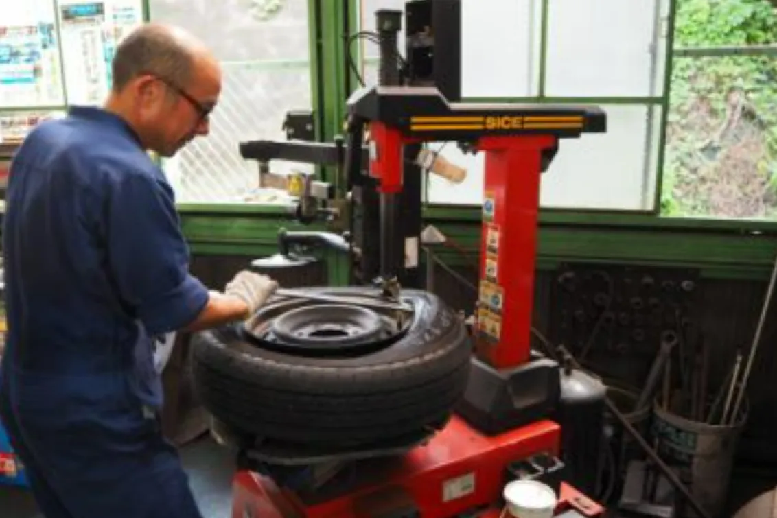 有限会社　保土ヶ谷整備_店舗内装