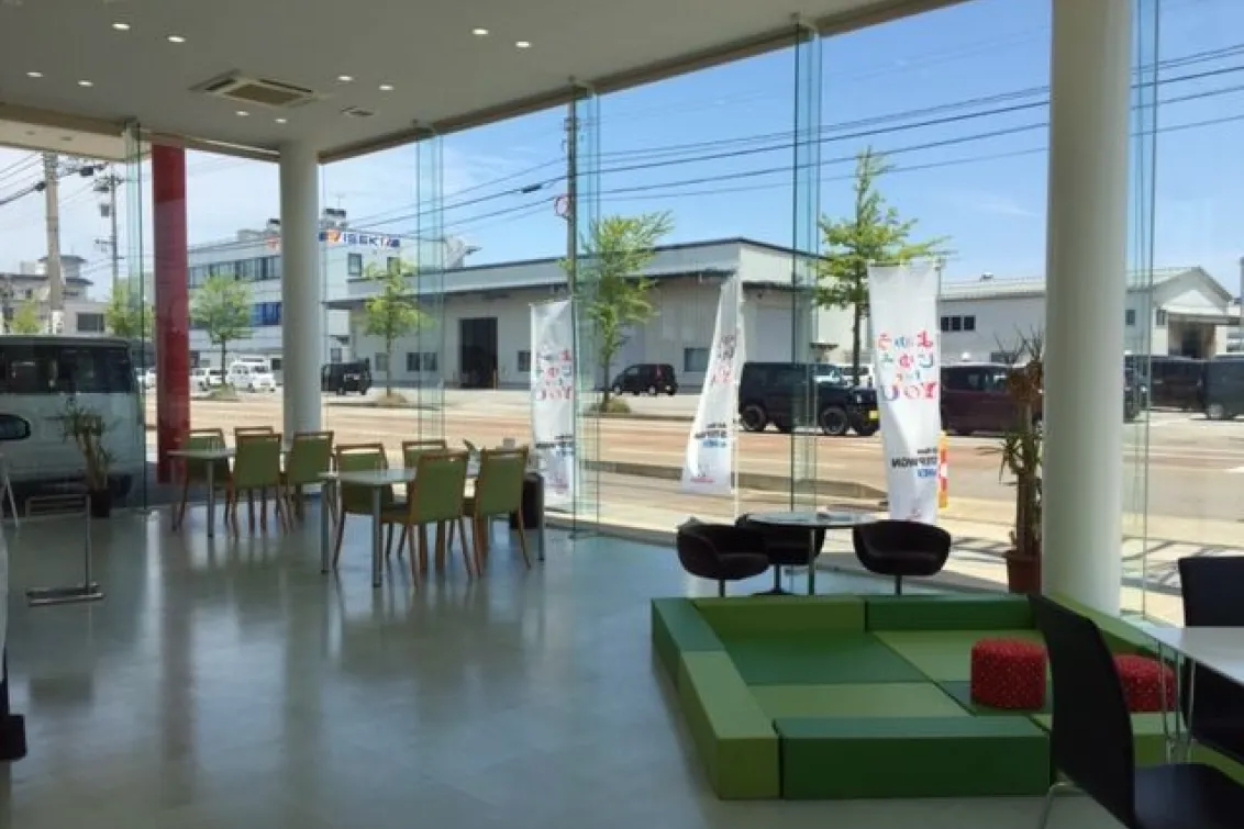 ホンダカーズ金沢北問屋町店＿店舗内観