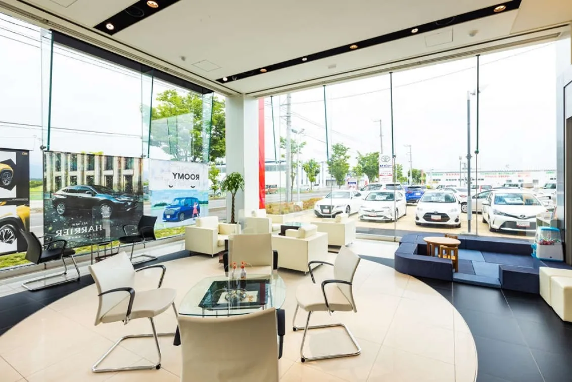 福島トヨタ自動車株式会社＿マイカーランド福島北＿店舗内観