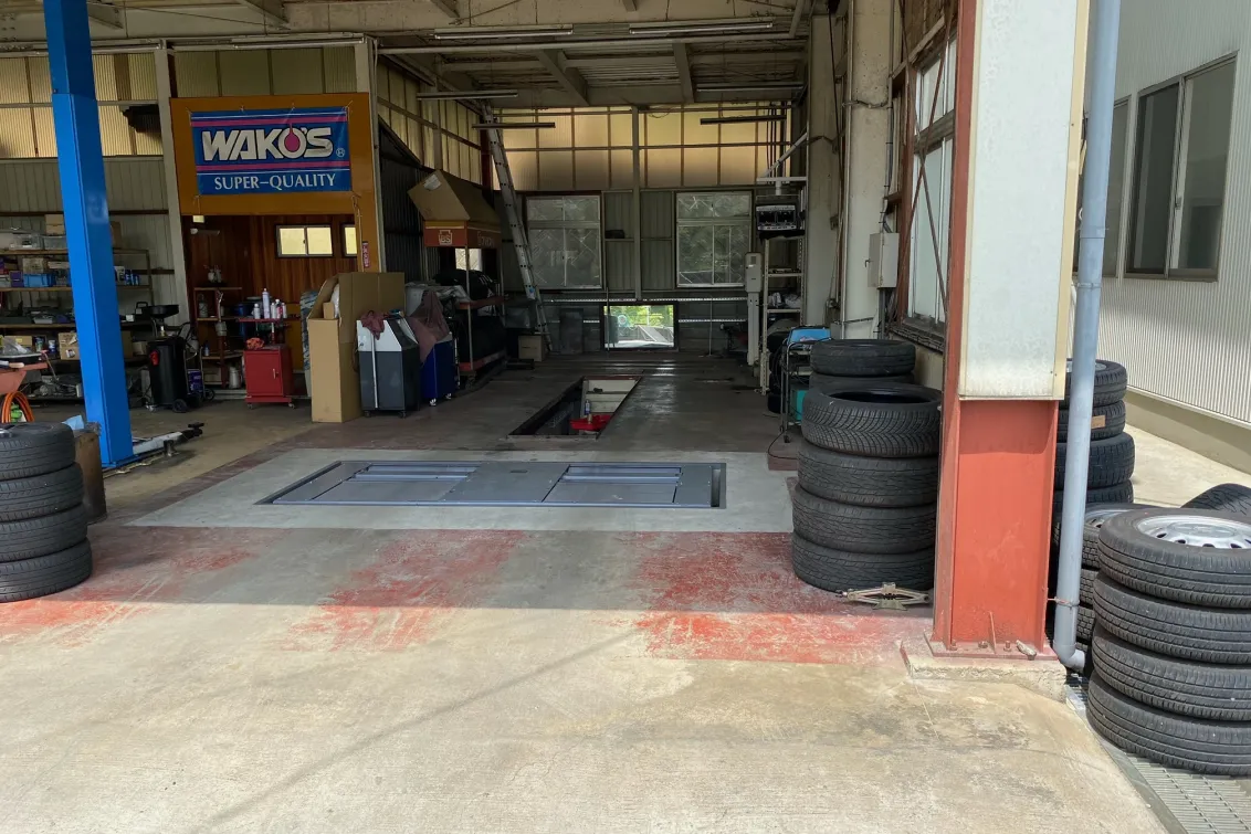 有限会社高野自動車_整備工場_整備ピット