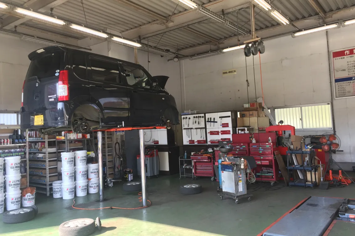 株式会社カキヌマ_車検大学 長岡店_工場内観