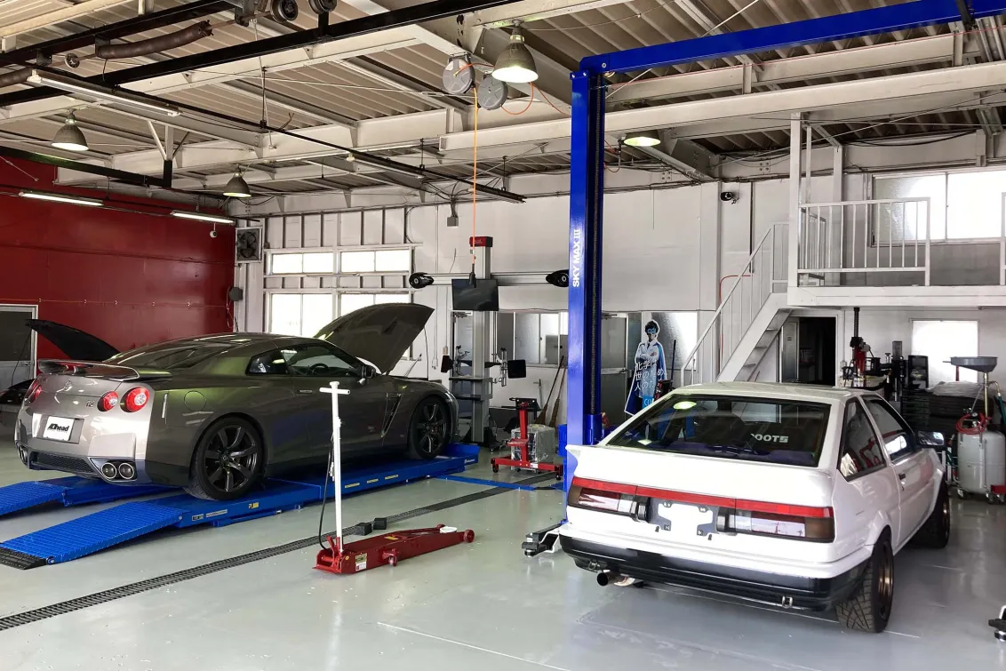 株式会社AHEADWORKS_本社_店舗ガレージ