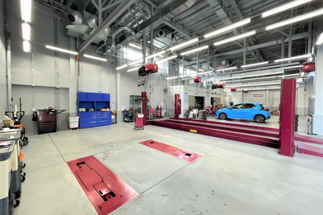 岐阜トヨタ自動車株式会社_真正店_店舗内装