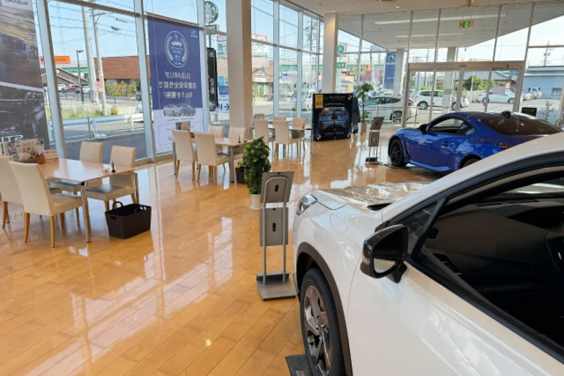 岐阜スバル自動車株式会社_鈴鹿店_店舗内観