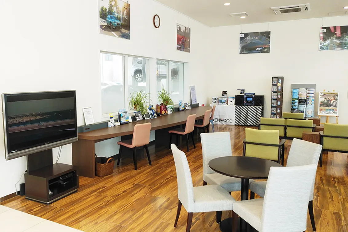 岐阜スバル自動車株式会社_四日市店_店舗内観