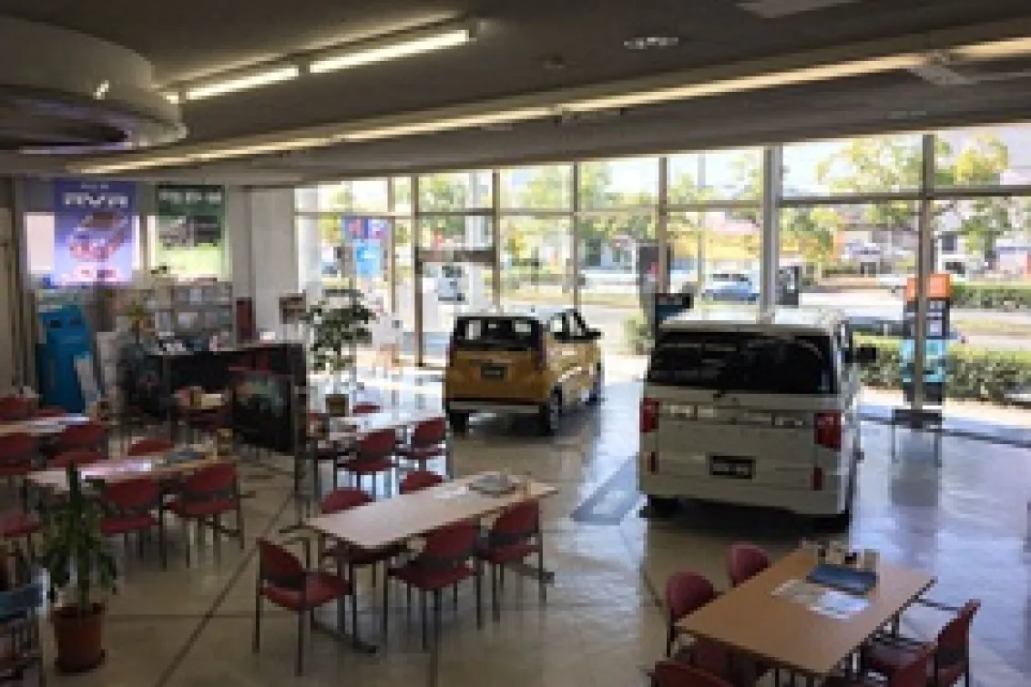 和歌山三菱自動車販売株式会社_国体道路店_店舗内観