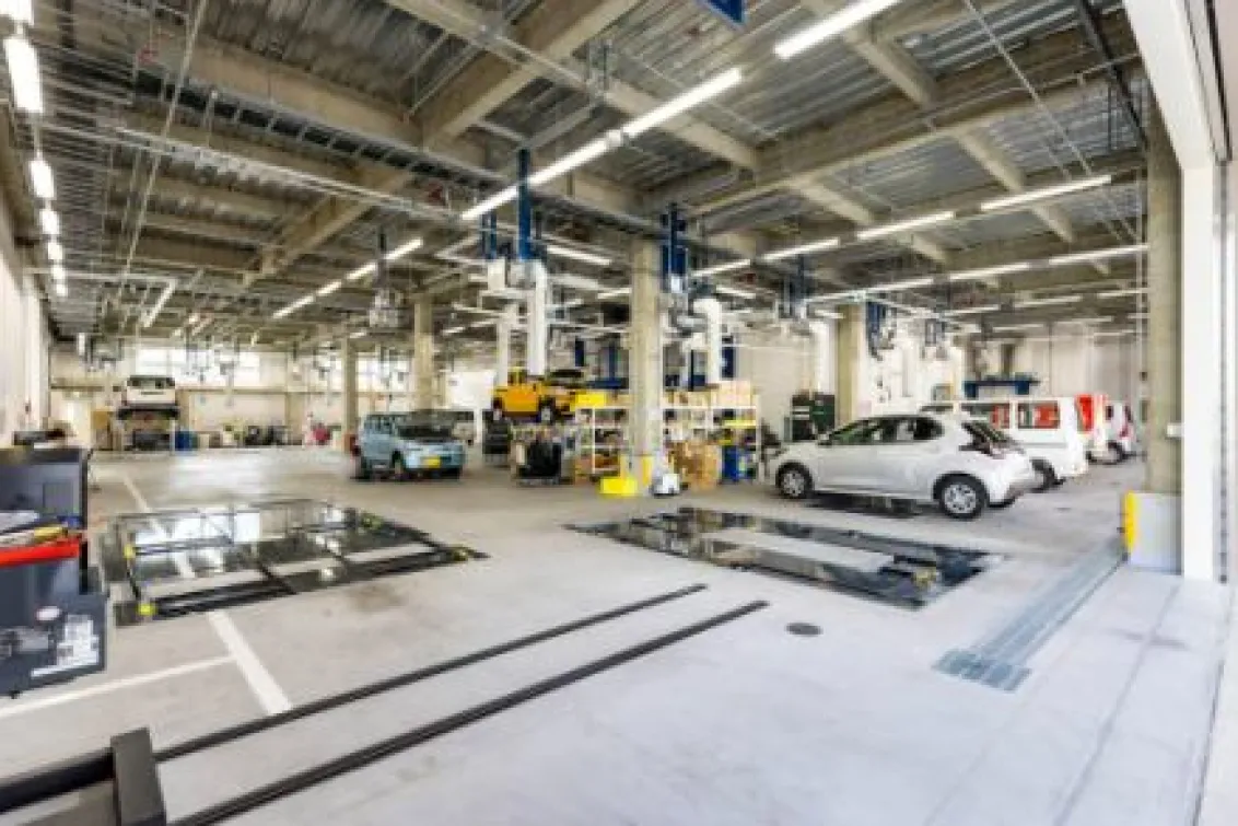 モービルオート株式会社_店舗内装