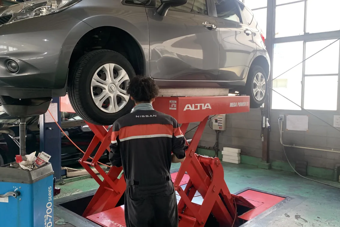 日産プリンス奈良販売株式会社_奈良店_整備風景2