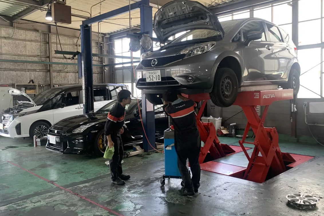 日産プリンス奈良販売株式会社_奈良店_整備風景