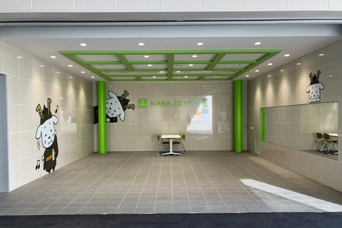 奈良トヨタ株式会社_モビリティガーデン奈良本店_店舗内