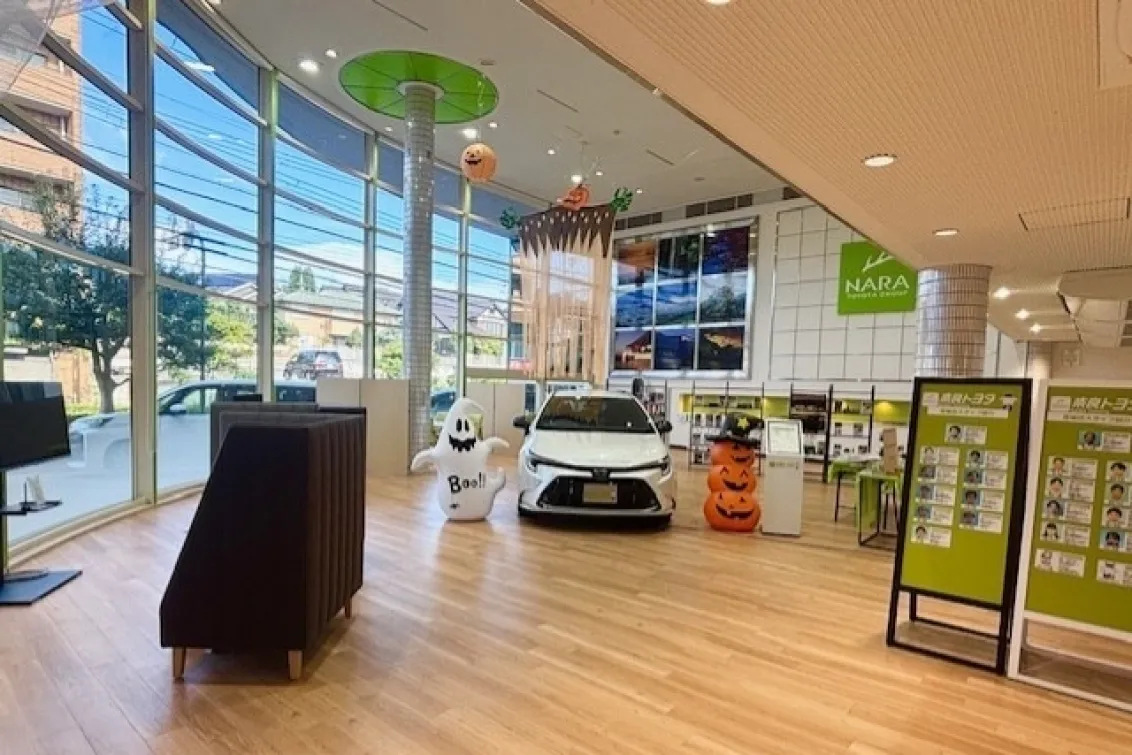 奈良トヨタ株式会社_富雄店＿店舗内