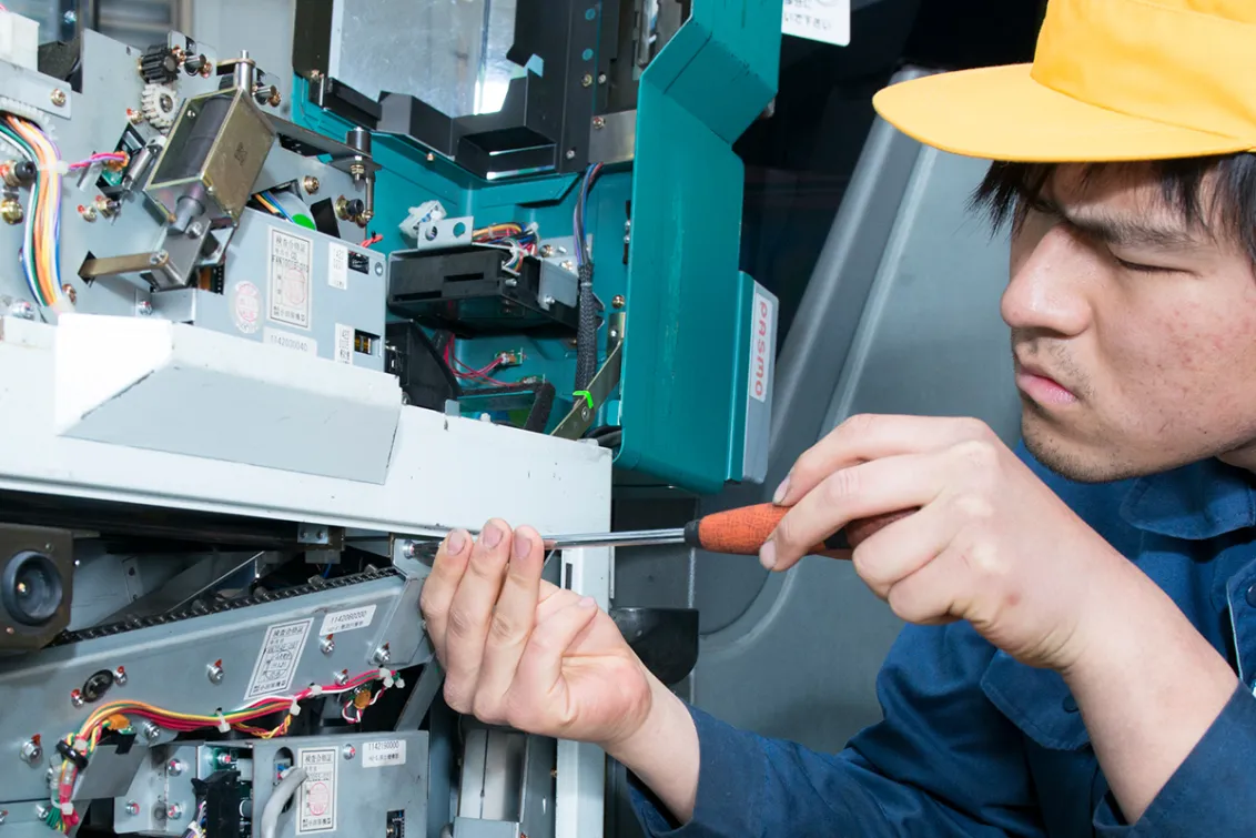 京成自動車整備株式会社_千鳥工場_整備風景