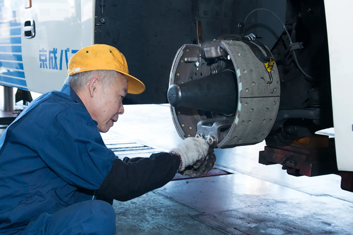 京成自動車整備株式会社_佐倉工場_整備風景