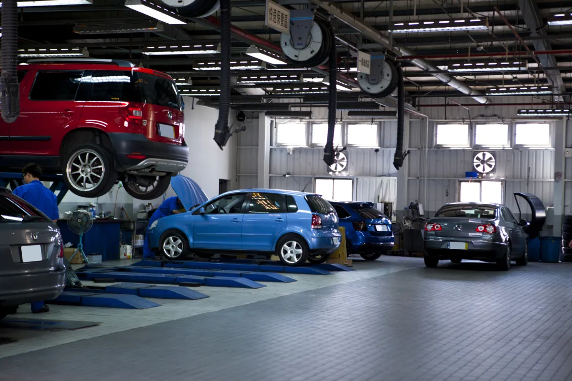 株式会社オートリペアサービス_太田事業所_工場内