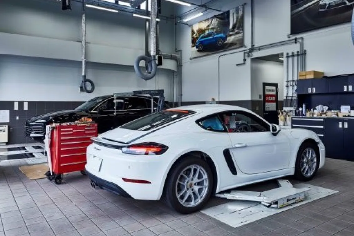 ポルシェ滋賀＿工場