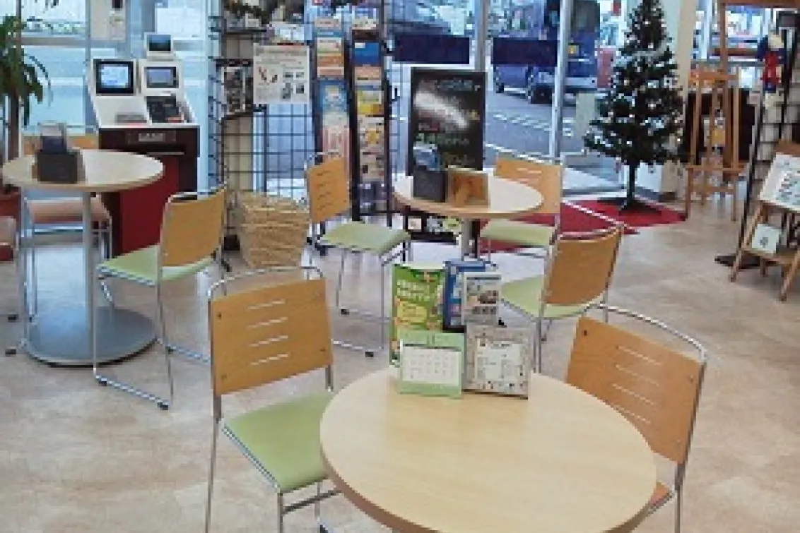 和歌山ダイハツ販売株式会＿紀北ダイハツ＿店舗内