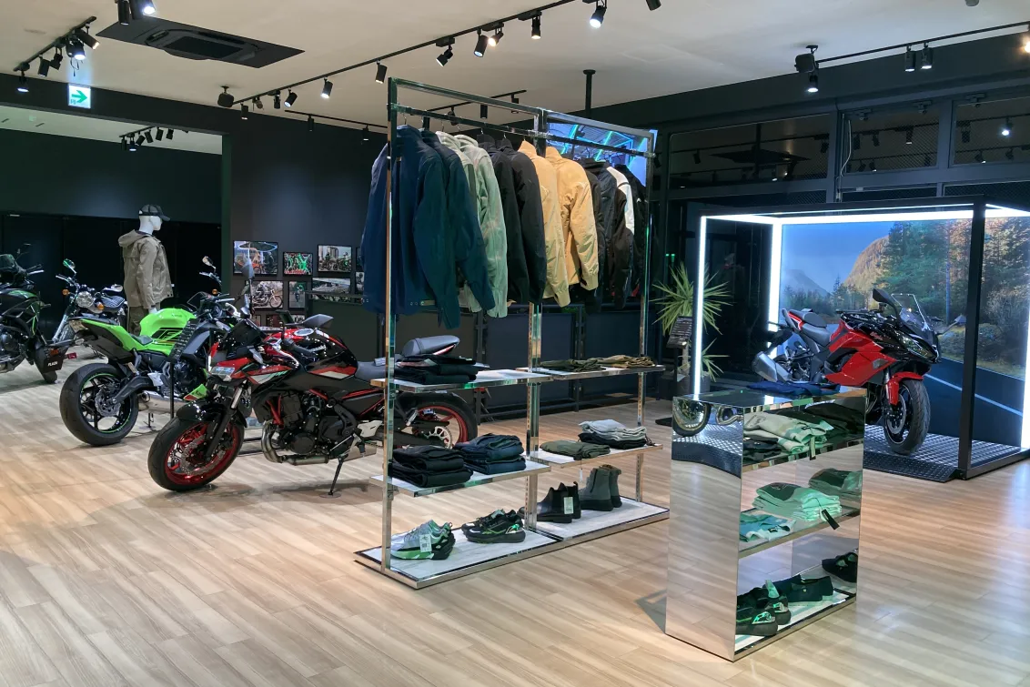 株式会社ビー・フリー_カワサキプラザ松戸_店内1