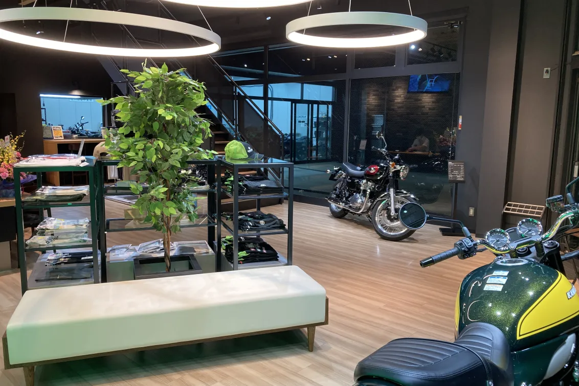 株式会社ビー・フリー_カワサキプラザ松戸_店内1