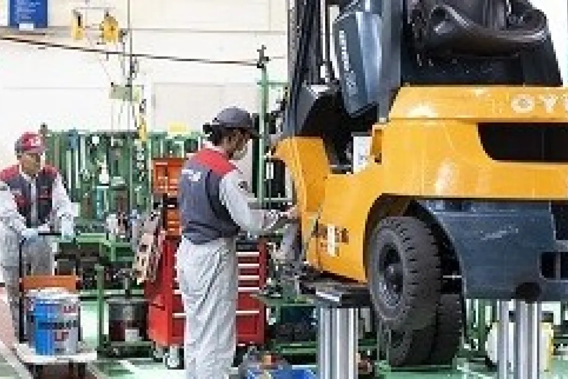 トヨタL&amp;amp;F兵庫株式会社_淡路営業所_整備風景