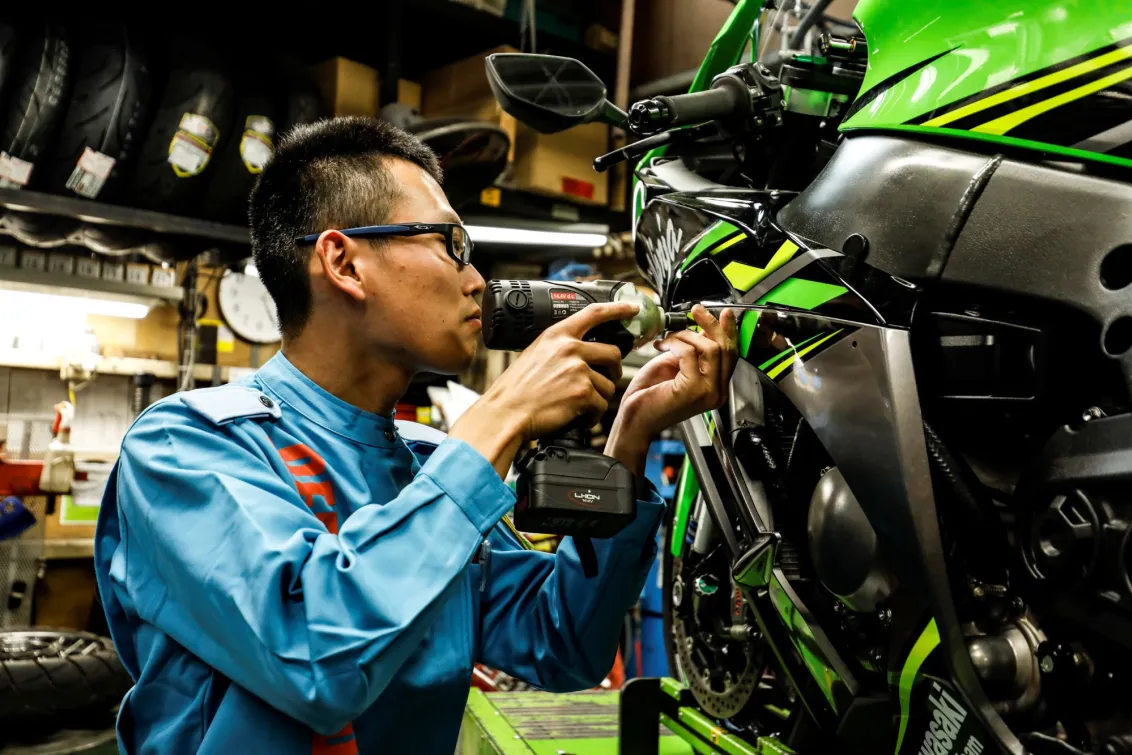 株式会社レッドバロン_高山店_整備風景