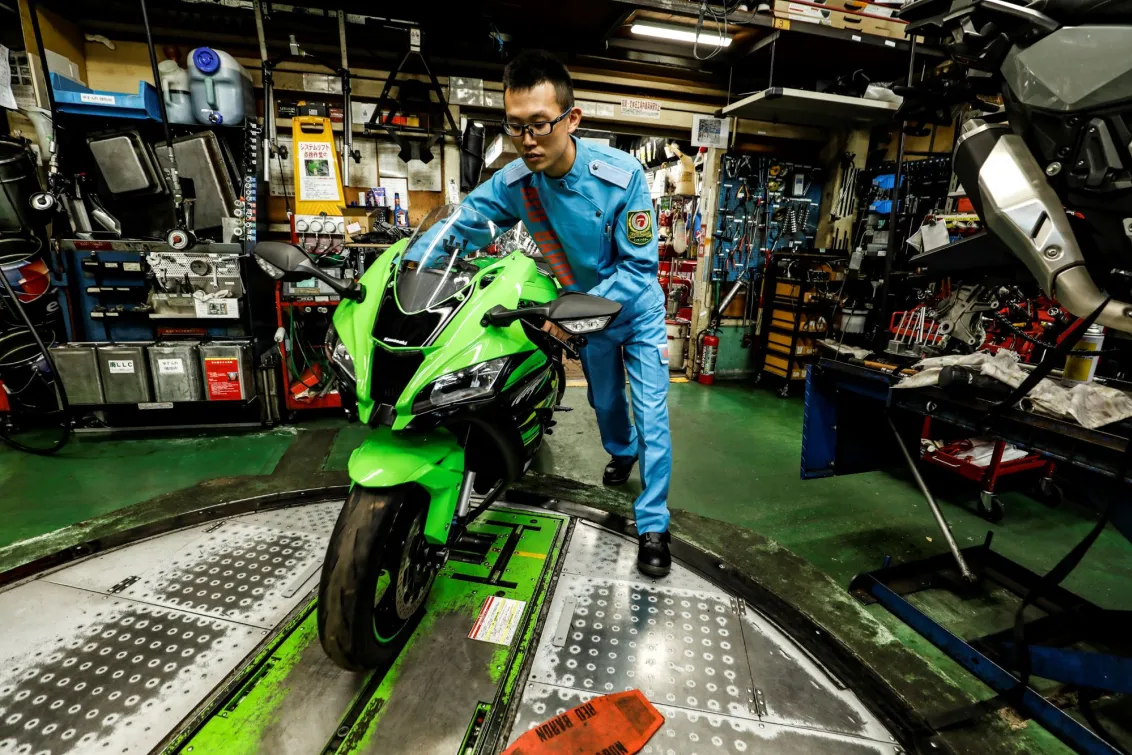 株式会社レッドバロン_八尾店_整備士