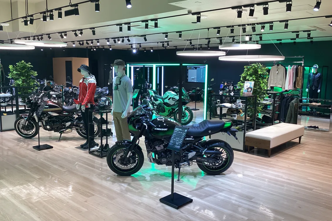 株式会社ビー・フリー_カワサキプラザ船橋_店内2