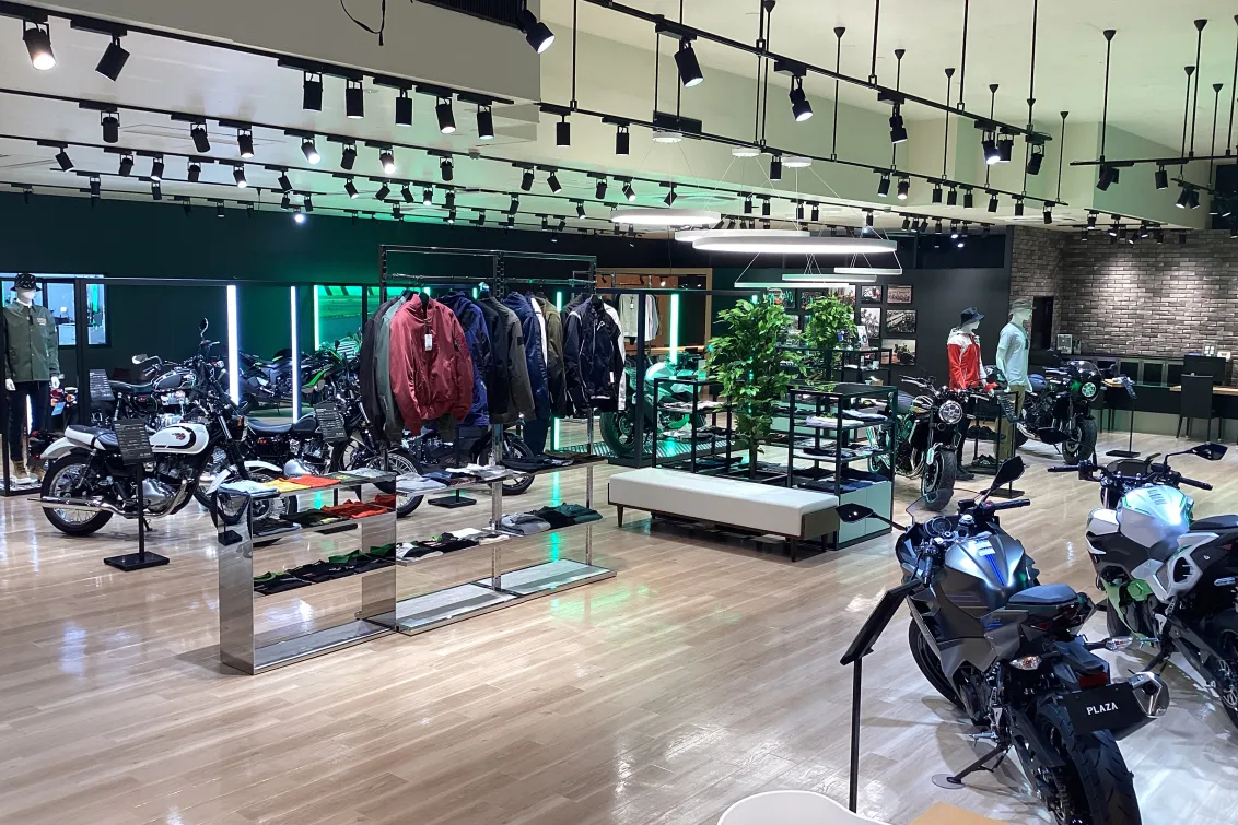 株式会社ビー・フリー_カワサキプラザ船橋_店内2