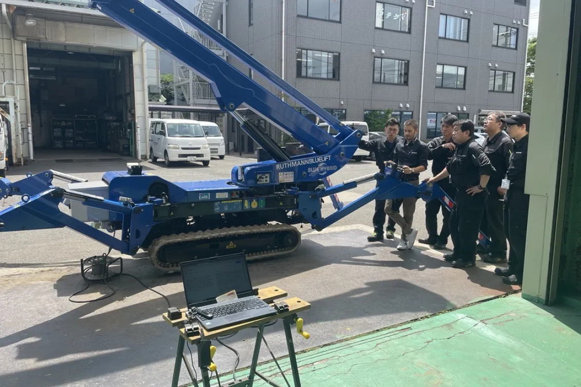 機械の勉強会の様子