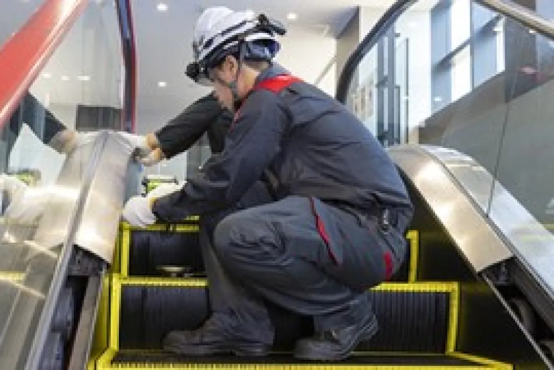 ジャパンエレベーターサービスホールディングス株式会社_エスカレーター