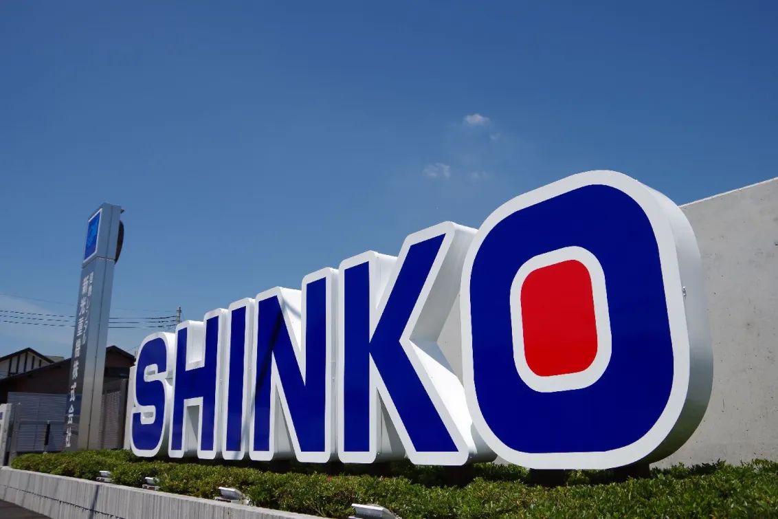 新光重機株式会社_木更津営業所_SINKOロゴ