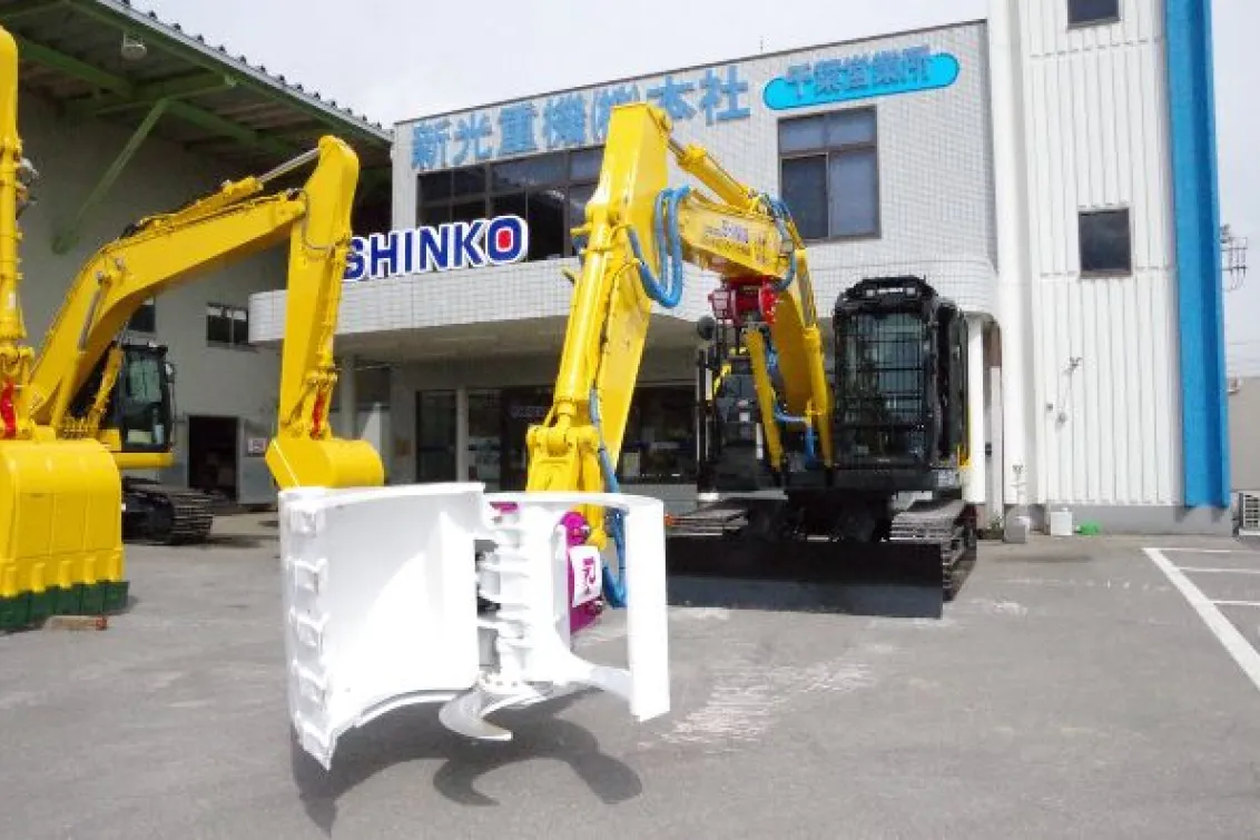 新光重機株式会社_成田営業所_整備風景