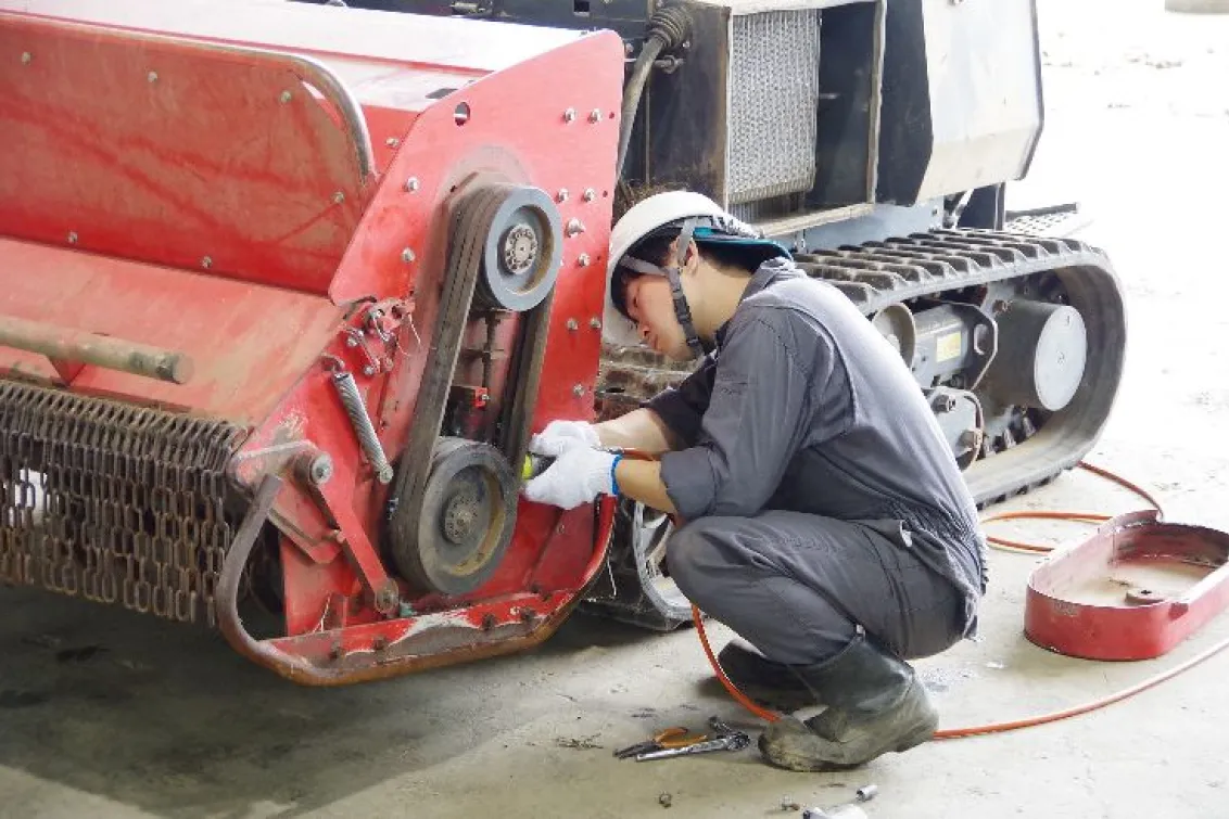 新光重機株式会社_八千代営業所_整備風景