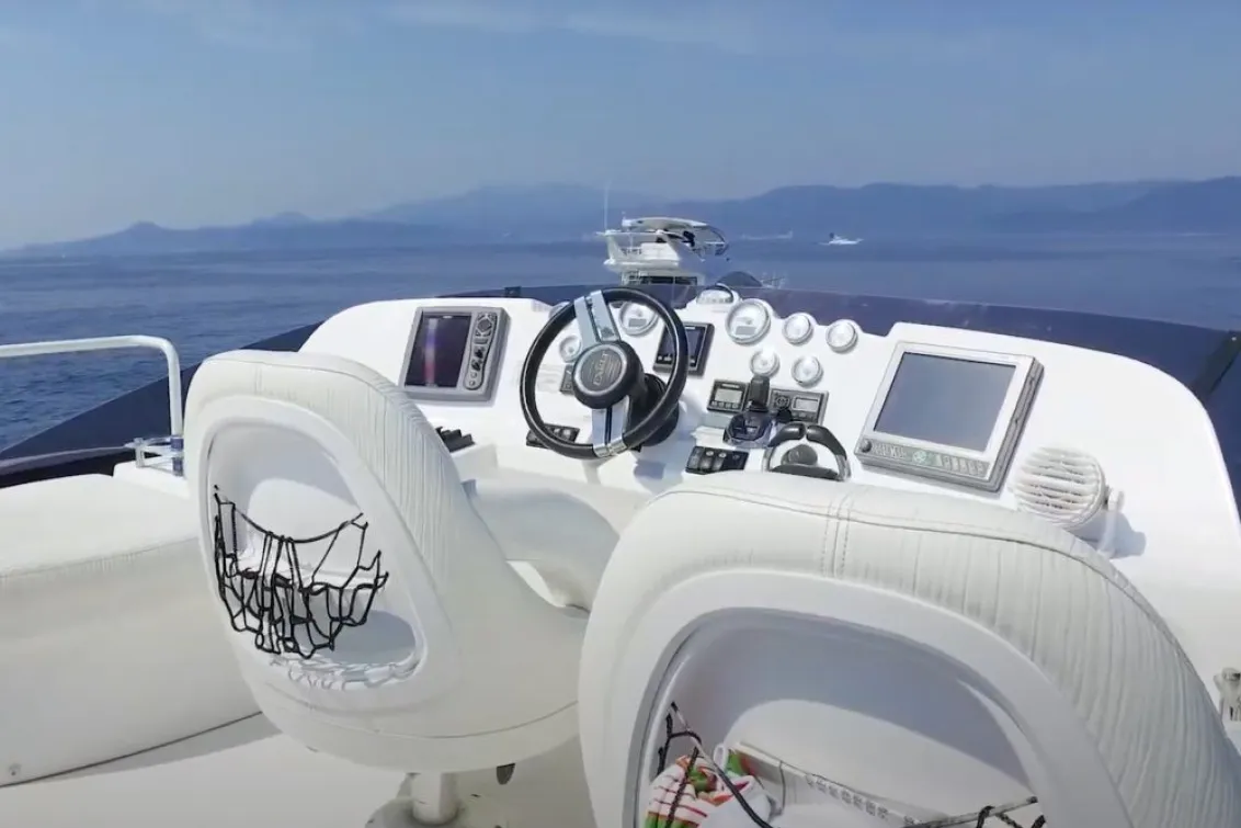 セントラル株式会社_木更津マリーナ_船舶内部