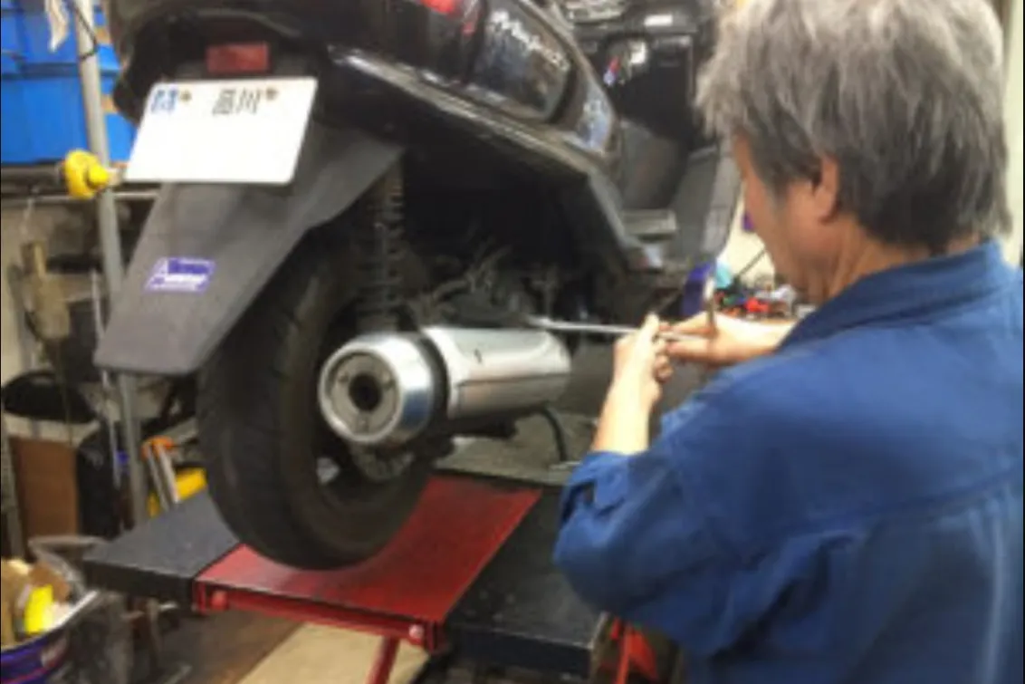 株式会社エムエス・アシスト_MOTO SHOP ASSIST_二輪車整備風景