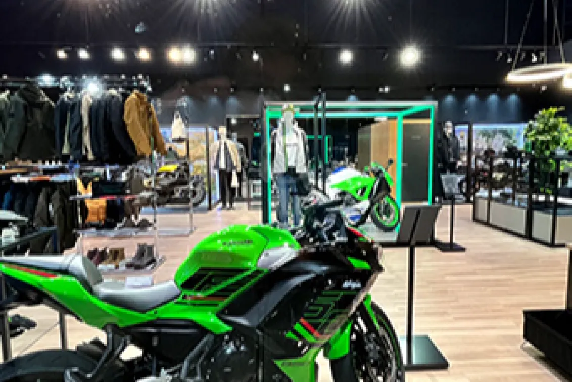 株式会社LAUNCH-MC_カワサキプラザ川越_店舗内風景