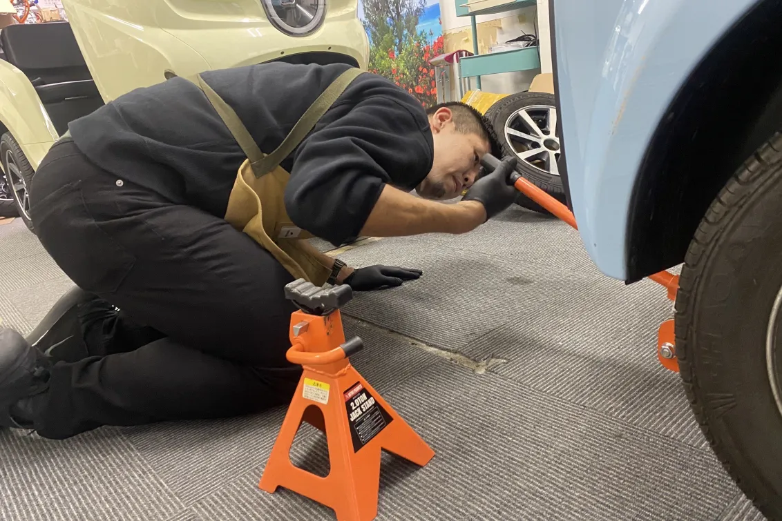 株式会社eMoBi_本社_整備風景2