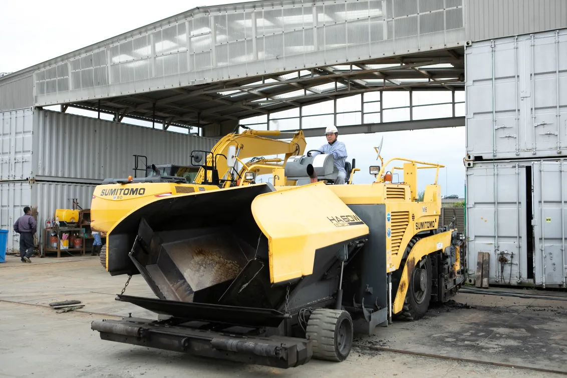 株式会社カイノス_西尾東センター_道路機械