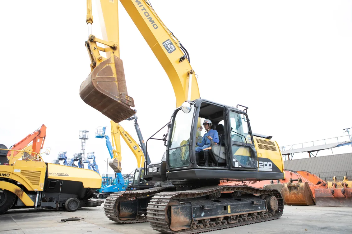 株式会社カイノス_西尾東センター_バックホー