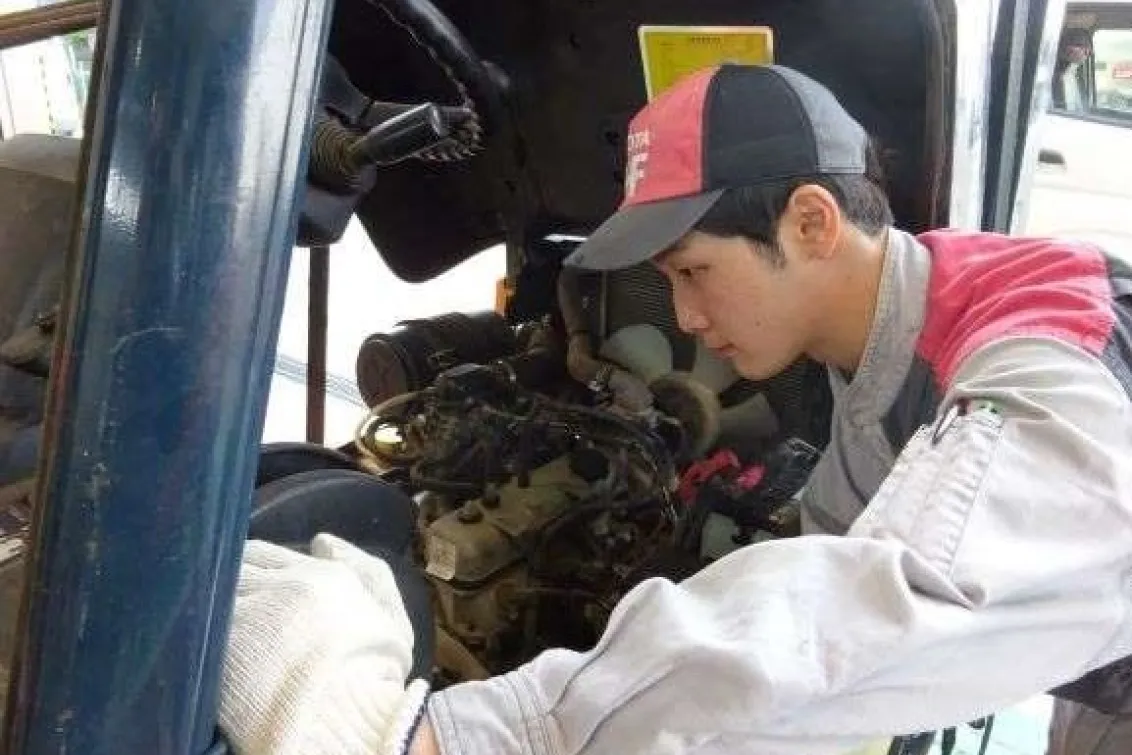 トヨタエルアンドエフ神奈川株式会社_整備風景_2