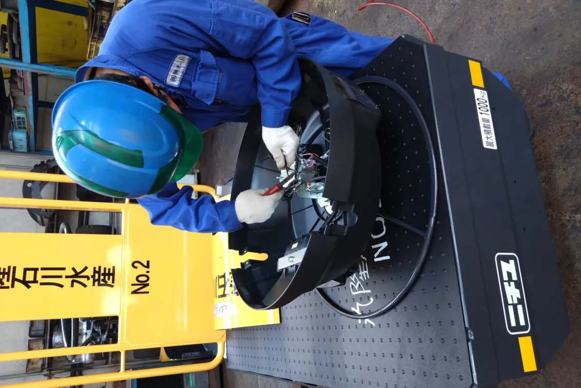 ニチユ製エレトラック　株式会社榊オート　整備風景