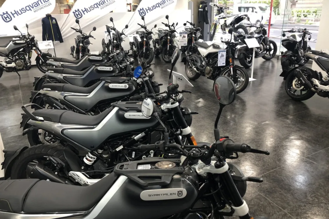 株式会社ビー・フリー_KTM府中／ハスクバーナ・モーターサイクルズ府中_店内2